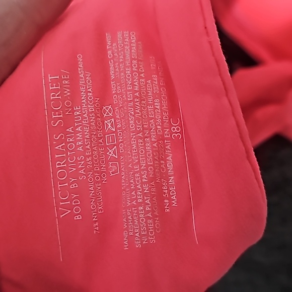 2 like new Victoria secret bras - Picture 4 of 10